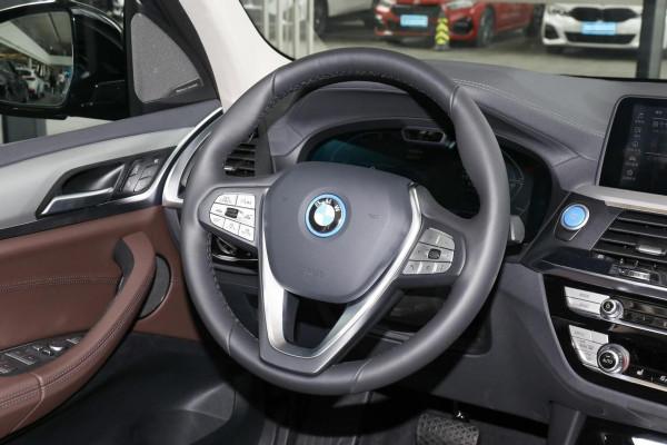 半年賣出7881輛,看似“銷量慘淡”的寶馬iX3,其實算是優勝者了 半年賣出7881輛,看似“銷量慘淡”的寶馬iX3,其實算是優勝者了