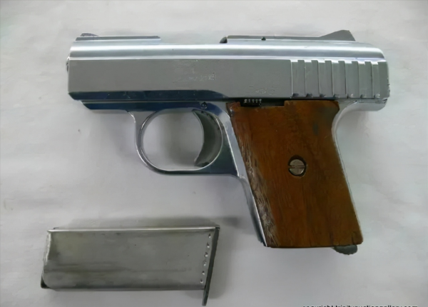 美國奇案紀實：7歲兒子被性侵，單親媽媽持槍衝進法庭擊斃強姦犯