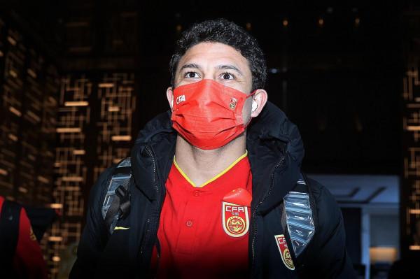 體壇聯播｜巴薩慘敗歐冠小組出局，艾克森或離開中超回巴西