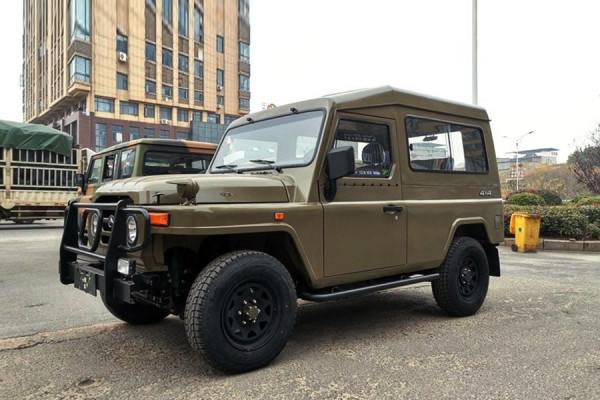 北京212三門版實車曝光，2+2座椅佈局，側開式後尾門