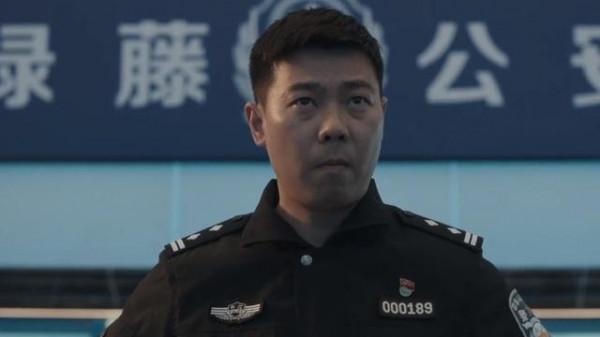 《掃黑風暴》：裴偉也是黑警？有網友一針見血指出他被洗白的原因