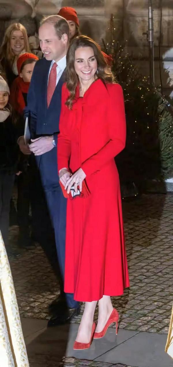 96歲英女王獨自參加活動！打扮精緻卻駝背，威廉太禿不考慮植髮嗎