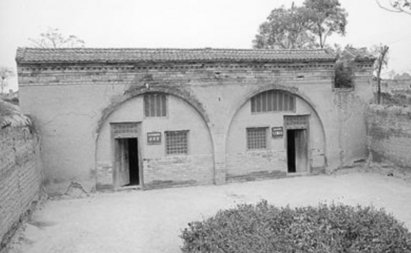 毛主席《論持久戰》發表後，白崇禧總結了兩句話，深得蔣介石贊同