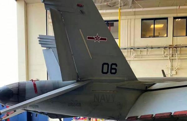 美軍戰機驚現“八一”塗裝,紅色五角星很耀眼,美國想幹什麼? 美軍戰機驚現“八一”塗裝,紅色五角星很耀眼,美國想幹什麼?