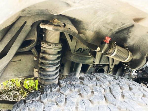 沒有升高的Jeep怎麼改 看重慶車友的牧馬人撒哈拉改裝案例