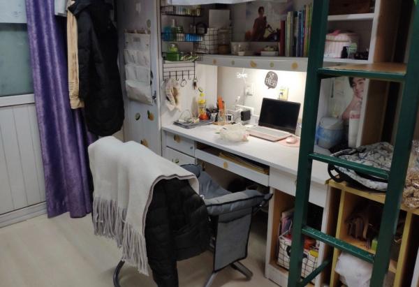 985破敗宿舍遭嫌棄，裝修神似“貧民窟”，新生心酸表示想回家