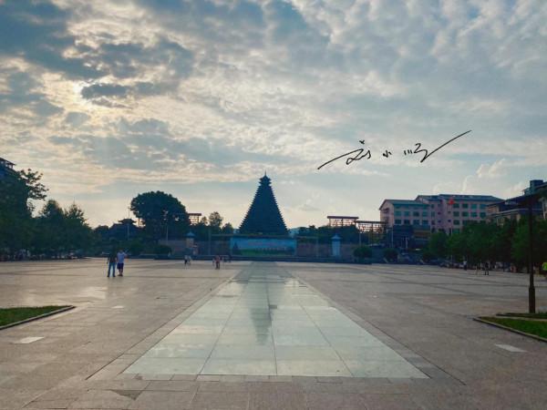 廣西三江的著名地標建築,造型非常奇特,被稱為“世界第一鼓樓” 廣西三江的著名地標建築,造型非常奇特,被稱為“世界第一鼓樓”