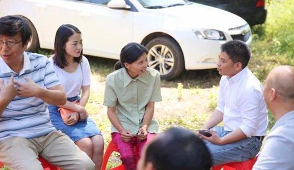 高考712分的人大女學霸，為何淪為山村農婦，生6個孩子成低保戶？