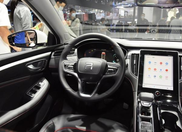 以前只叫R,現在還叫飛凡,旗下的ER6續航里程並不低 以前只叫R,現在還叫飛凡,旗下的ER6續航里程並不低