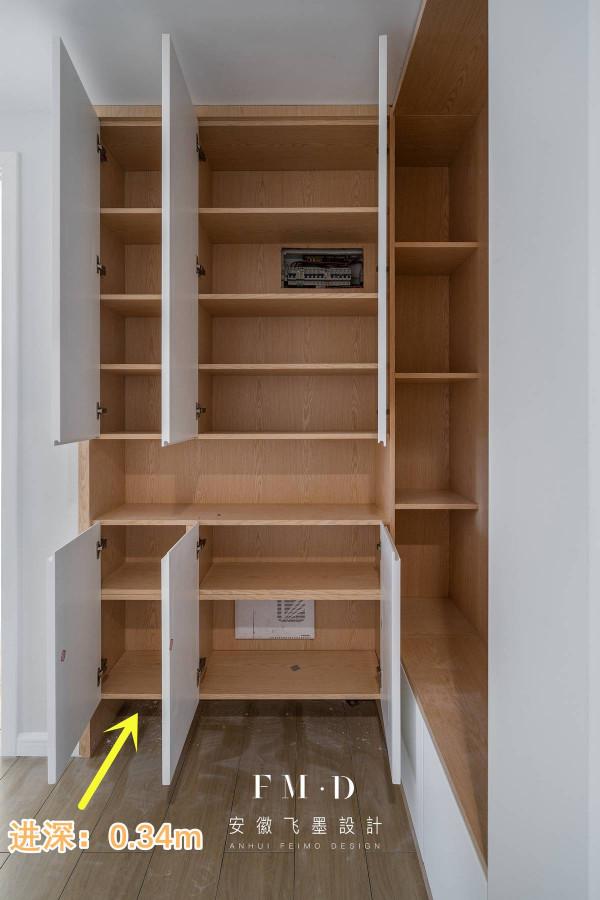 她家玄關櫃可以打滿分了！L型一邊懸空，一邊換鞋凳，功能多多