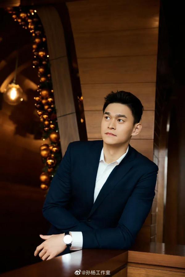 鳳凰網時尚之選：陳數、許佳琪、李若彤、尼坤、袁冰妍、INTO1