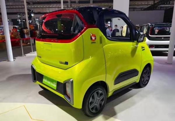 五菱Nano EV，造型小巧，續航305km,配置討喜，續航305公里