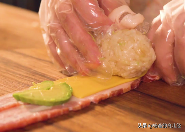 飯糰這樣做,孩子特喜歡,搭配牛油果和培根,吃一次念念不忘 飯糰這樣做,孩子特喜歡,搭配牛油果和培根,吃一次念念不忘