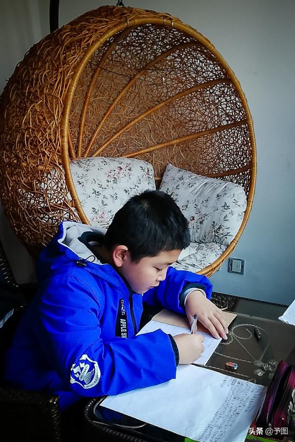 男孩上午寫著作業，晚上進了ICU，併發十餘種疾病，全家舉步維艱