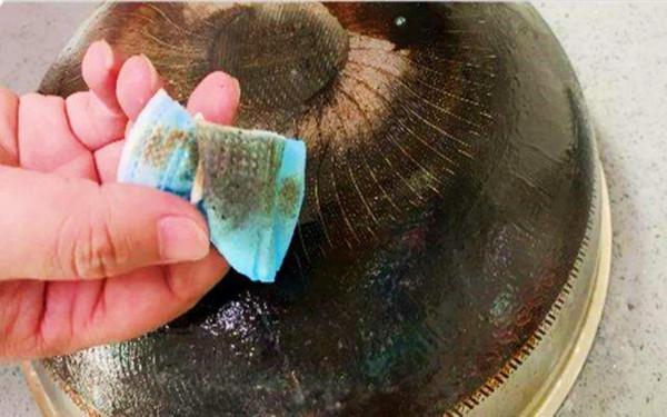 別怕家裡油煙機又髒又油，只需一個口罩，不用拆卸，馬上煥然一新