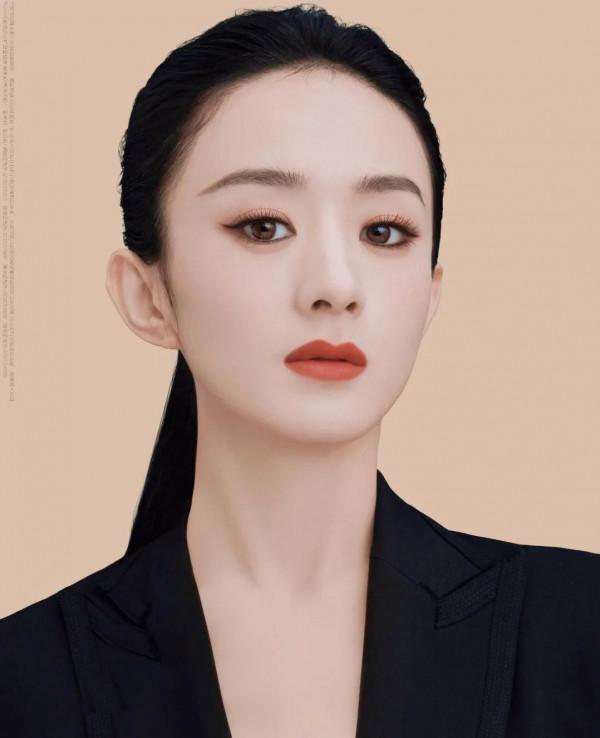 當趙麗穎走冷豔風，換個妝容打扮，不在乖乖軟軟不在，御姐範十足