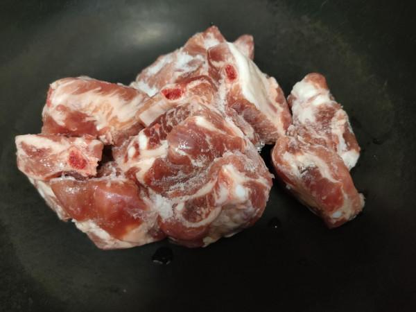 燉排骨有腥味，原因是火候小，牢記3點，排骨鮮香味道好