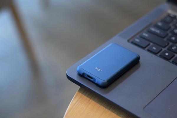 固態硬碟只有打火機大小,體驗後發現速度超出想象 固態硬碟只有打火機大小,體驗後發現速度超出想象