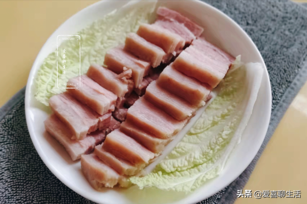 冬天，為什麼都喜歡吃這肉，因為它鹹香入味，補虛健脾還養胃護眼