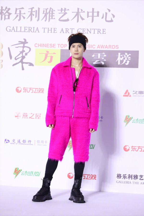 LV紅毯來了!迪麗熱巴成騎士,王嘉爾變火龍果,白敬亭瘦脫相 LV紅毯來了!迪麗熱巴成騎士,王嘉爾變火龍果,白敬亭瘦脫相