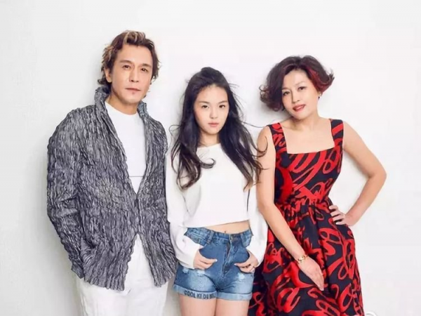 選擇葬在外國的5位明星，各有各的苦衷，最小的僅26歲