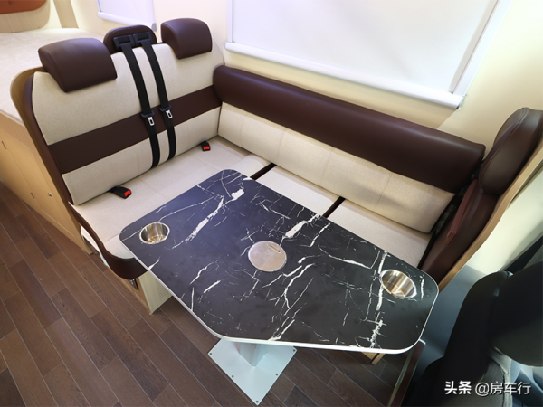 舒適旅居，細節設計，打造品質生活，愛旅途2022款夕陽紅二號房車