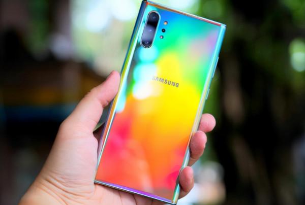 解析3大手機外觀材質！新版AG星空玻璃後蓋來了，還用塑膠機身？