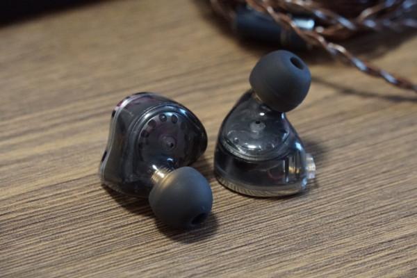 低價圈鐵耳機新里程碑：飛傲JH3，壓倒性的透明度和柔和感