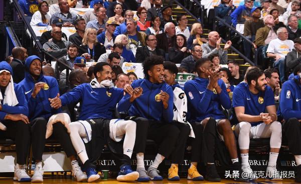 揭開真相，為何NBA球員下場後要立刻穿上外套，難道球館太冷了？