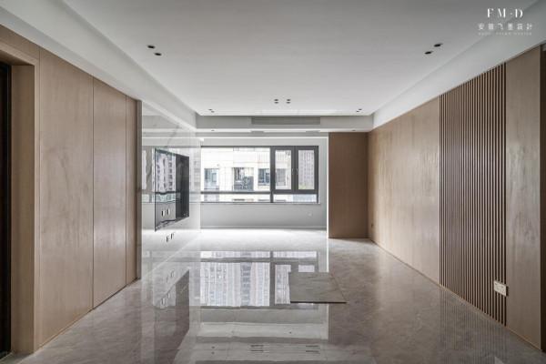 沒有想到，120㎡客廳陽臺打通後地磚通鋪，看起來比大平層還寬敞