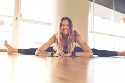 美化腿部線條、開髖、滋養脊柱,多練這個體式吧 美化腿部線條、開髖、滋養脊柱,多練這個體式吧