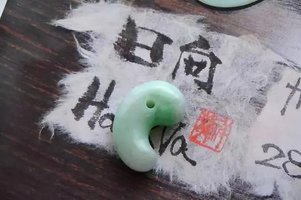 日本人喜愛佩戴的玉器——勾玉 日本人喜愛佩戴的玉器——勾玉