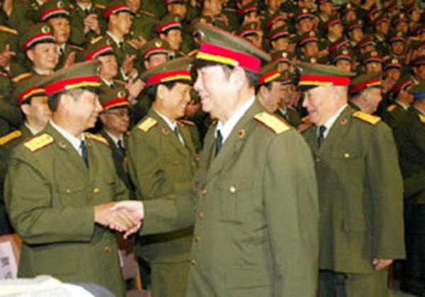 1998年張萬年在美國西點軍校演講，短短几句話，臺下響起熱烈掌聲