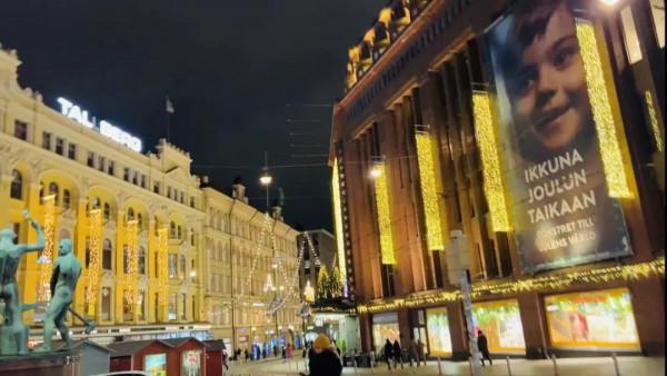 去芬蘭看極光，見聖誕老人，路上卻丟失行李，差點被鎖地牢