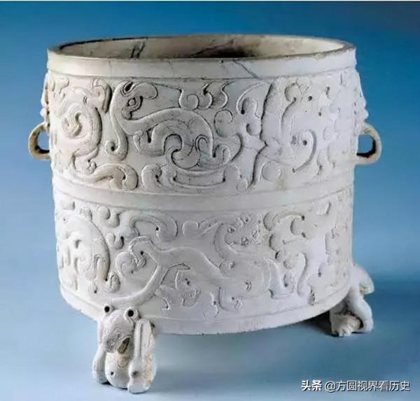 種地發現一座古墓，考古隊緊急發掘，出土的一件玉器成為了國寶