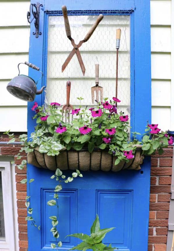 30種與眾不同的花園,水壺、舊靴子、爛門框,全部都可以種花 30種與眾不同的花園,水壺、舊靴子、爛門框,全部都可以種花