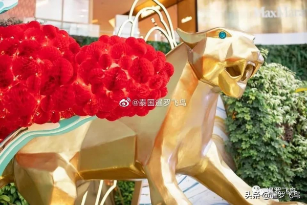 泰國年味兒特別濃，唐人街是春節大廟會，各大商場爭奇鬥豔拼裝飾