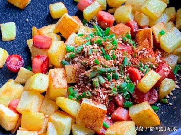 2塊錢的土豆和三根火腿腸這樣做,經濟實惠好吃,隔壁小孩饞哭了 2塊錢的土豆和三根火腿腸這樣做,經濟實惠好吃,隔壁小孩饞哭了