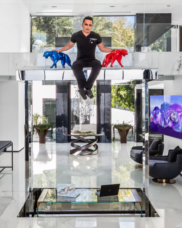 售價5.5 億的別墅，耗時7年重建，升降 DJ 臺把豪宅氛圍拉滿