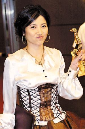 顏丙燕8奪影后卻無戲可演，不是被時代所拋棄，她才是人間真清醒