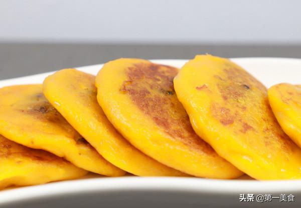 南瓜和紫薯別再蒸了，學會這個南瓜紫薯餅，軟糯香甜，家人都愛吃