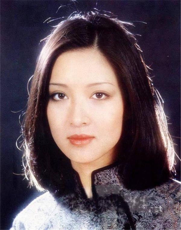 “少女收割機”費翔，4任女友全是頂級美女，為何卻堅持不婚？