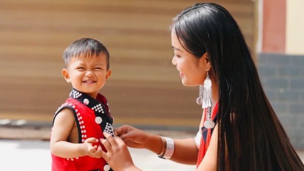 西盟：“媽媽牌”新衣裡藏著“年”