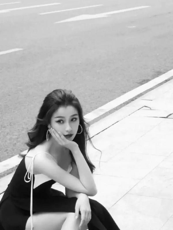 明星美圖秀-虞書欣的黑與白