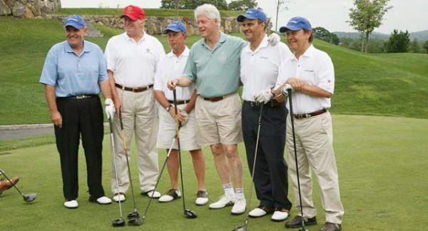 2005年，克林頓參加特朗普婚禮，和新郎新娘拍下一張親密合影