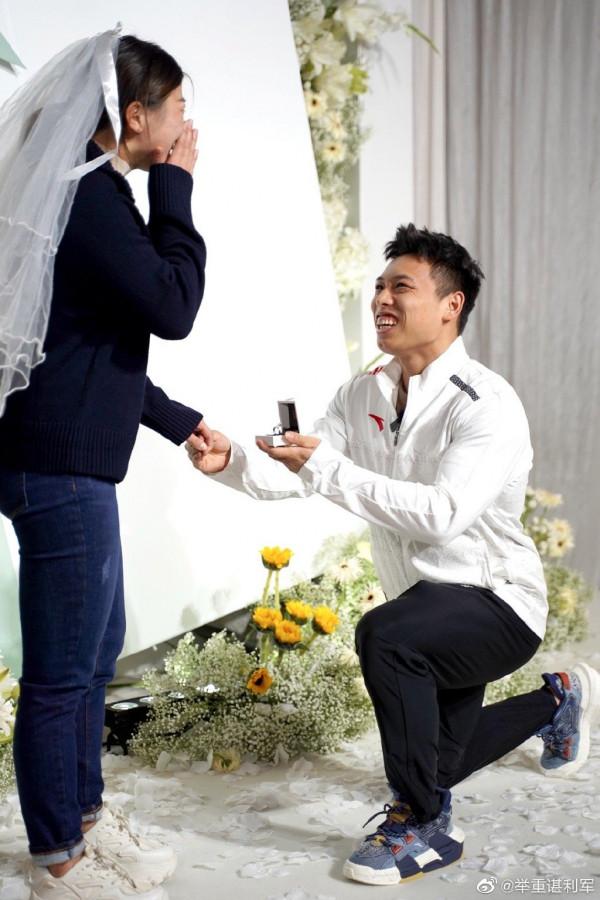 奧運冠軍諶利軍結婚！諶利軍曾說舉過最重的東西是鑽戒