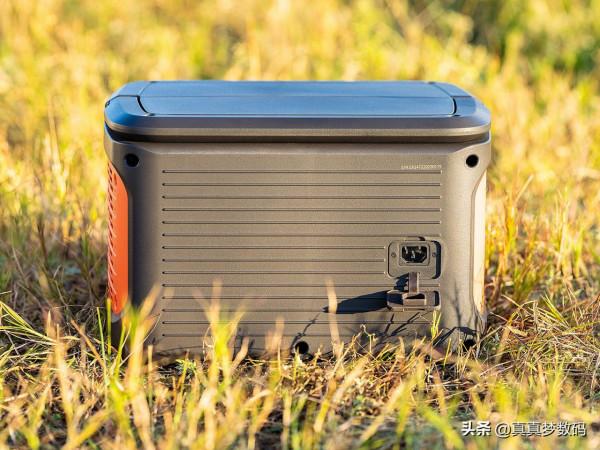 旅行家的專業裝備：電小二太陽能戶外電源2200+800W太陽能套裝
