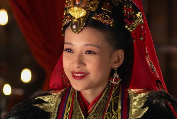 勾上董子健硬抗王京花，16歲就闖社會的孫怡，詮釋啥叫“上位”