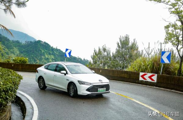 秦PLUS DM-i試駕報告｜11臺車開100公里，累計加油不到300元