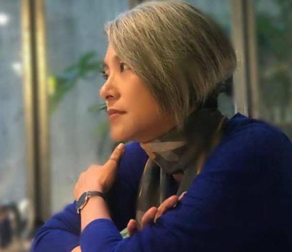 嫁入豪門第1年，頭髮全白，女明星蕭紅梅經歷了什麼？